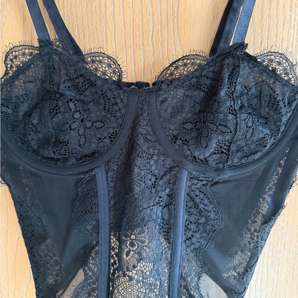 KATHY Vintage-Inspired Whimisgoth Feminine Edgy Glam Black Lace Corset Top Sz M - Picture 3 of 16